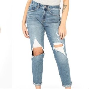Destructed High rise mom Jeans